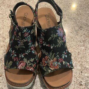 Corkys Freddie  Size 8 Womens Tan & black